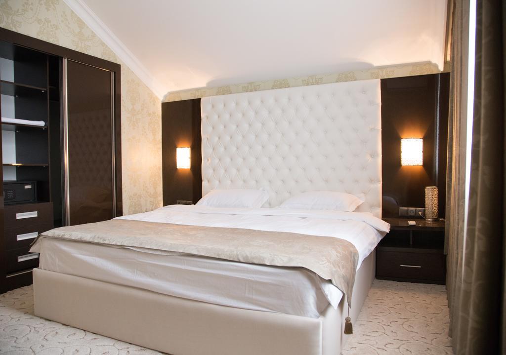 Premier Hotel Bishkek Bagian luar foto