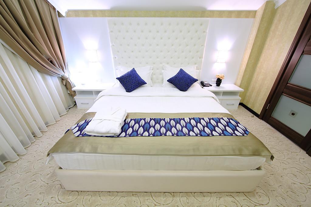Premier Hotel Bishkek Bagian luar foto