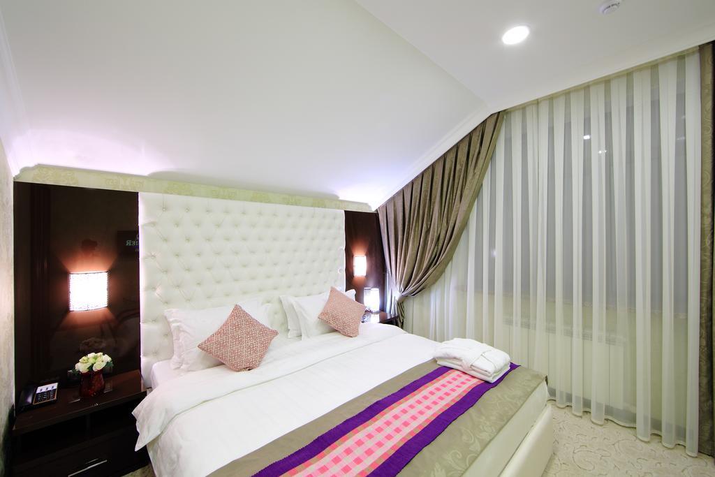 Premier Hotel Bishkek Bagian luar foto
