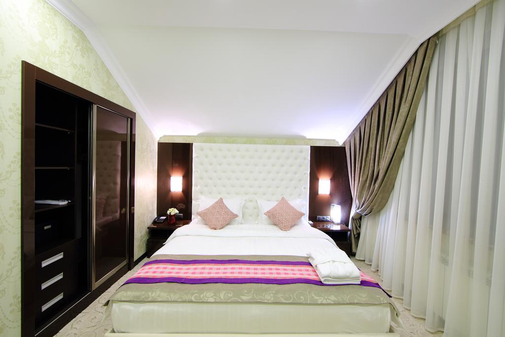 Premier Hotel Bishkek Bagian luar foto