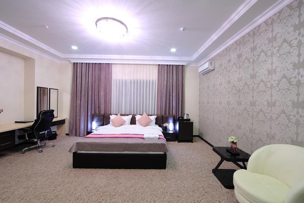 Premier Hotel Bishkek Bagian luar foto