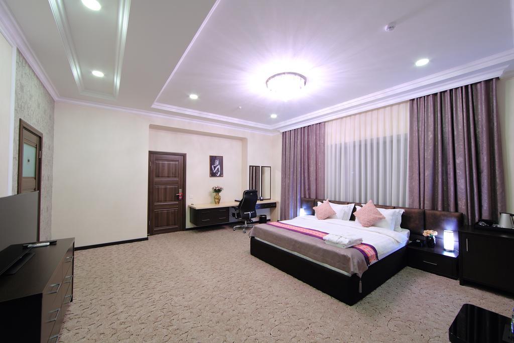 Premier Hotel Bishkek Bagian luar foto
