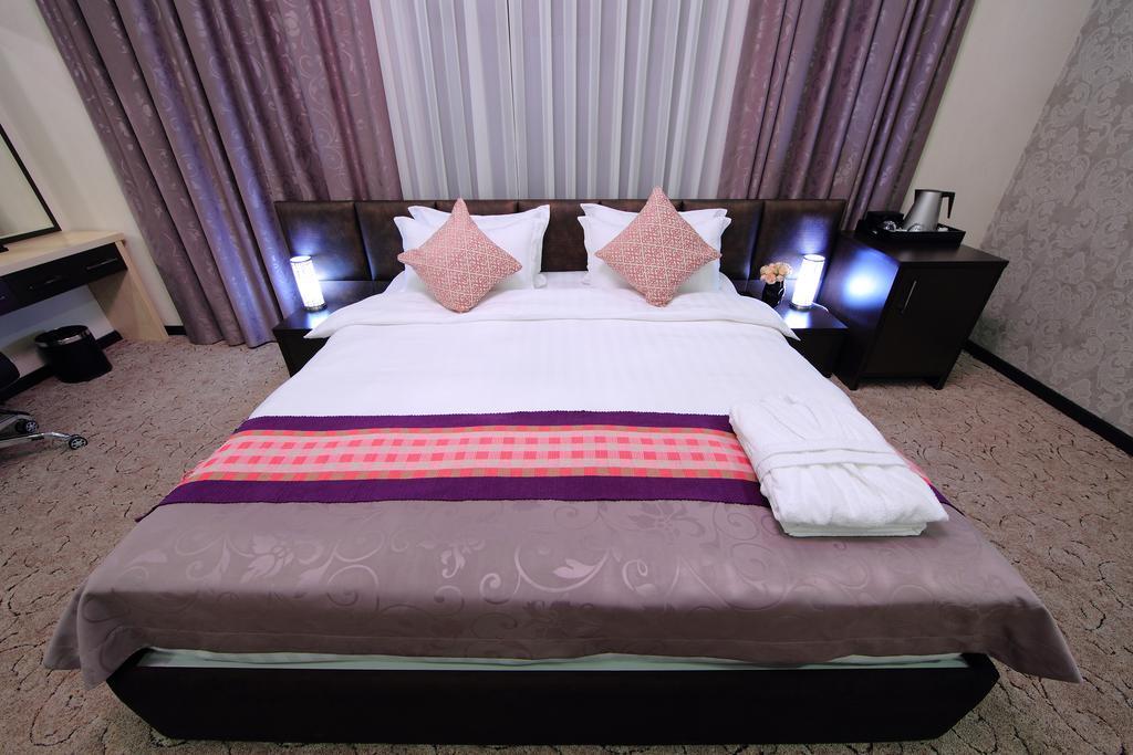 Premier Hotel Bishkek Bagian luar foto