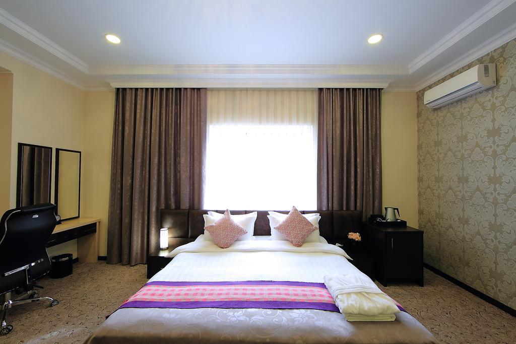 Premier Hotel Bishkek Bagian luar foto