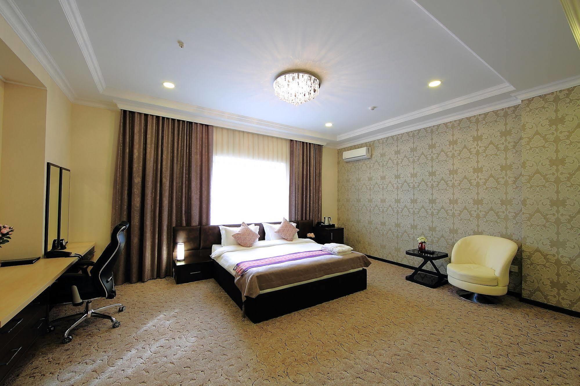 Premier Hotel Bishkek Bagian luar foto