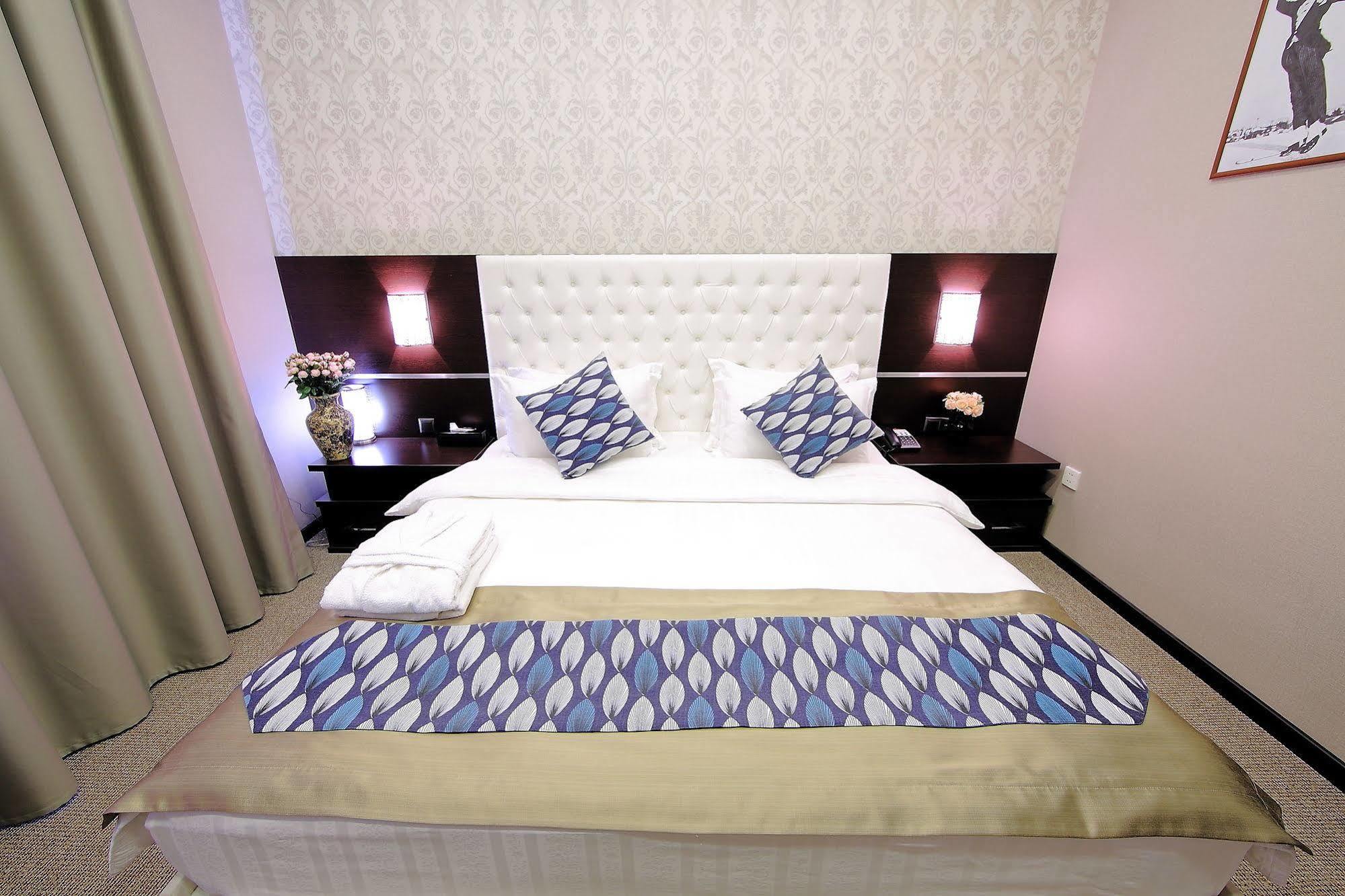 Premier Hotel Bishkek Bagian luar foto