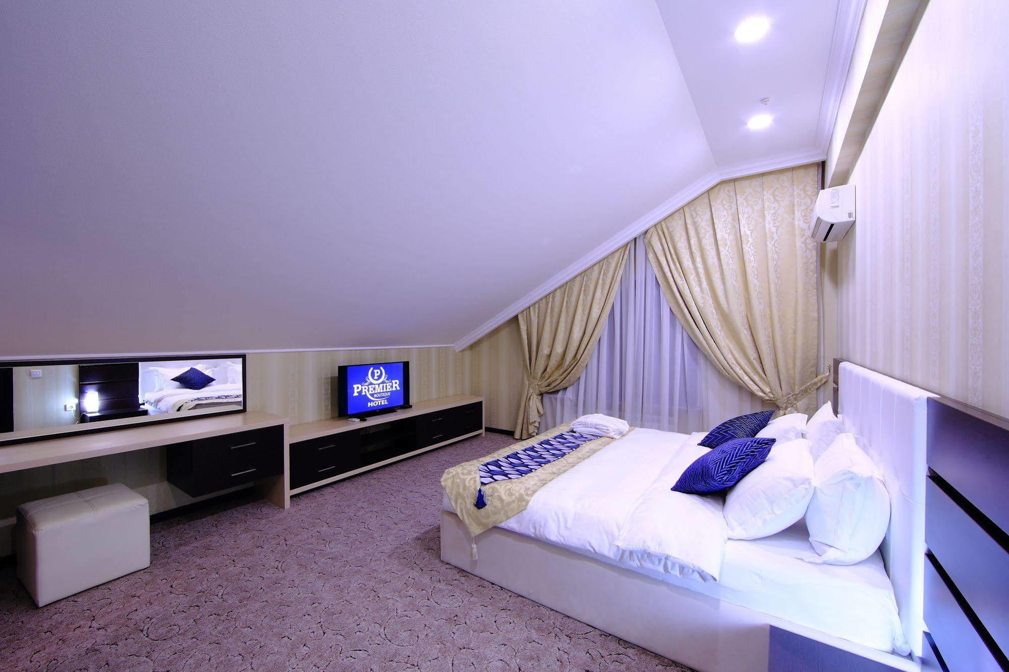 Premier Hotel Bishkek Bagian luar foto