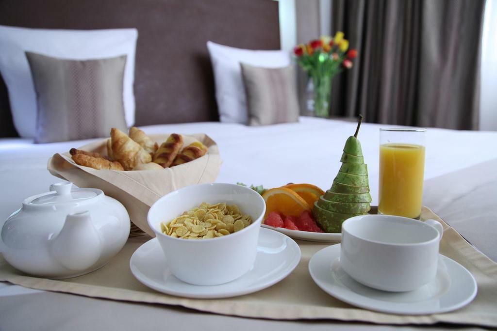 Premier Hotel Bishkek Bagian luar foto